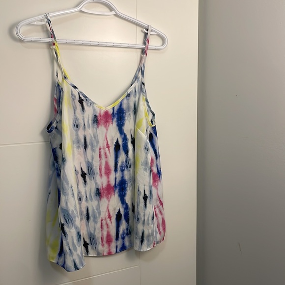 Flowy light tank. - Picture 2 of 3